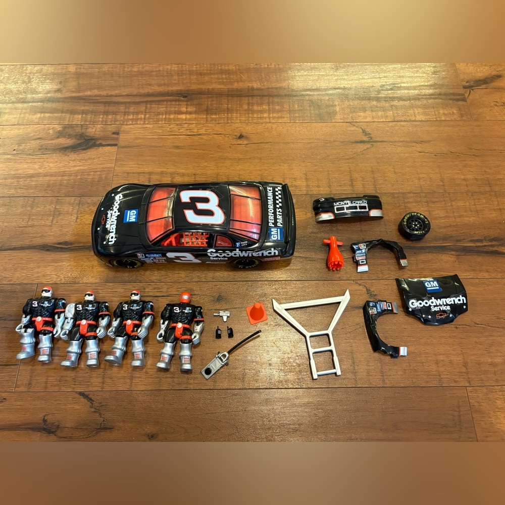 Dale Earnhardt Action #3 Goodwrench Service Monte Carlo Crash Car Pit Crew RARE